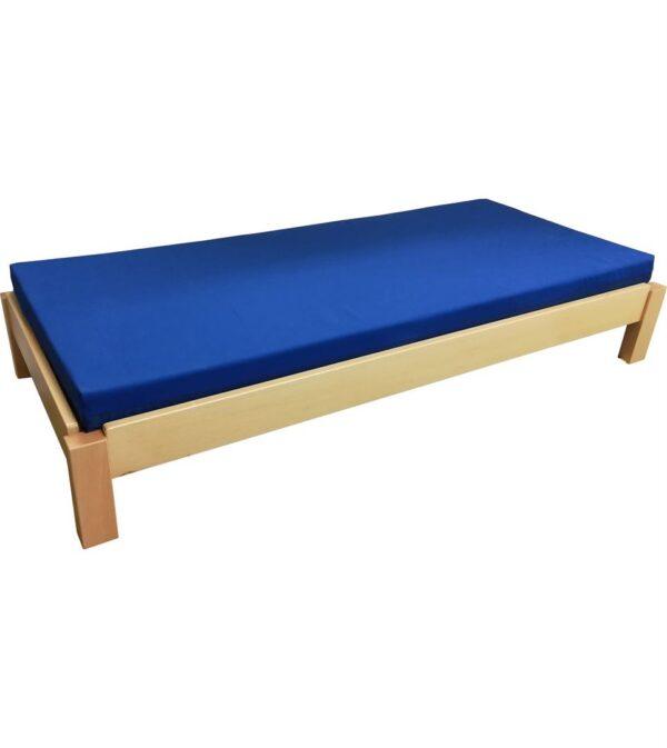 Dřevěné lehátko s matrací pro MŠ