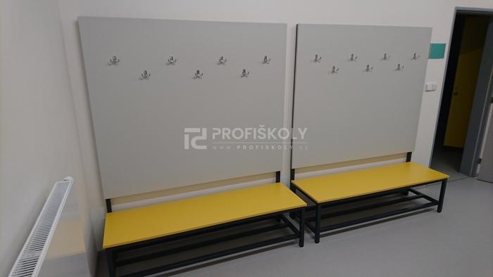 ŠKOLNÍ LAVIČKA DO ŠATNY S VĚŠÁKOVOU STĚNOU