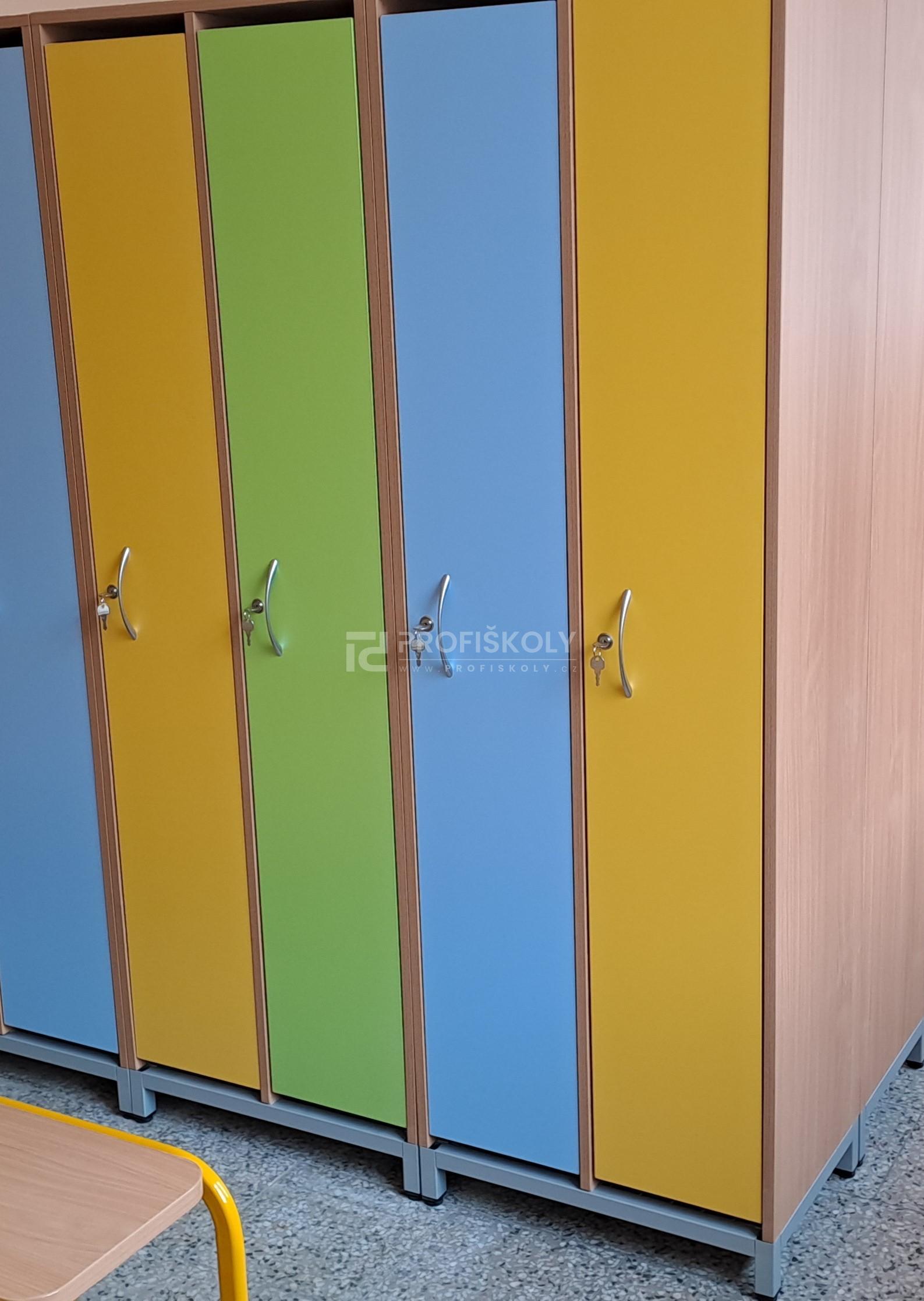 Šatní skříňka 2-dílná nízká 600x1500x400 mm (podstavec kovový rošt)