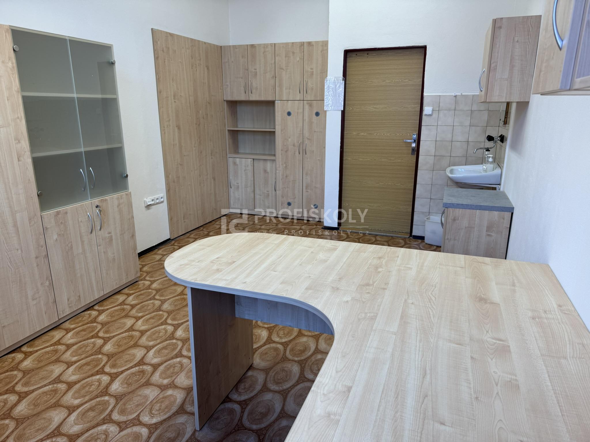 Ergonomický a reprezentativní kancelářský nábytek: SZŠ Písek